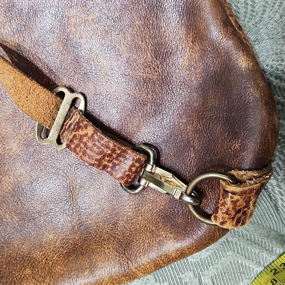 Vintage 1970s Leather Flap Closure Drawstring Backpack  Day Backpack Carry On - Picture 12 of 13